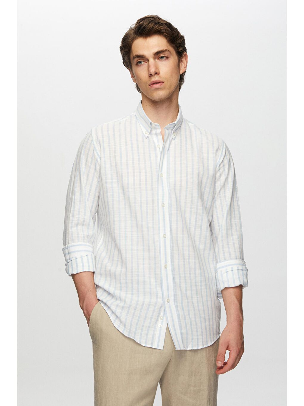 Slim Fit Açık Mavi Çizgili Düğmeli Yaka %100 Pamuk Flamlı Yazlık Keten Görünümlü Gömlek-1