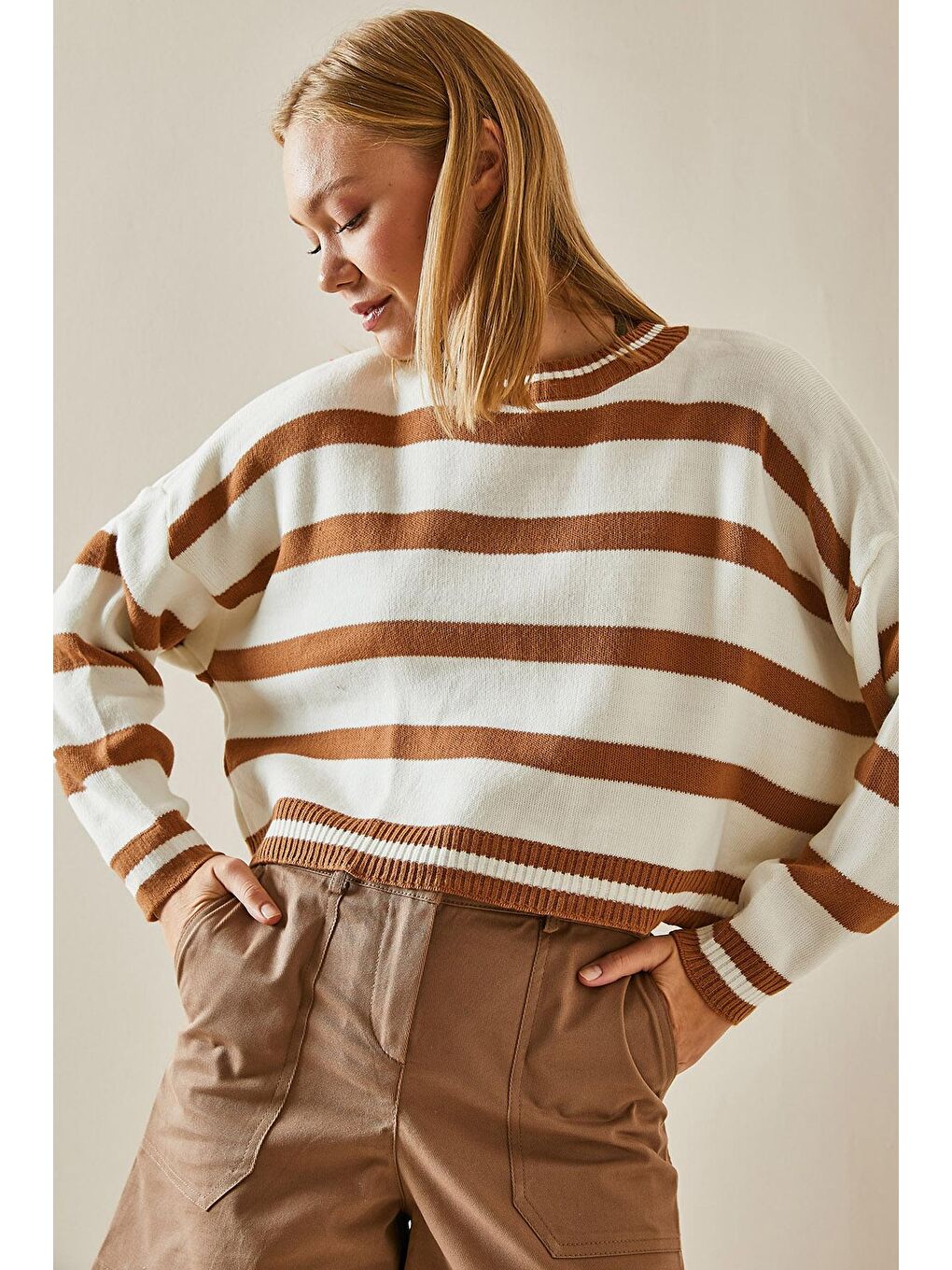 Kahverengi Taba Bisiklet Yaka Çizgili Crop Kazak 4KXK3-47589-30