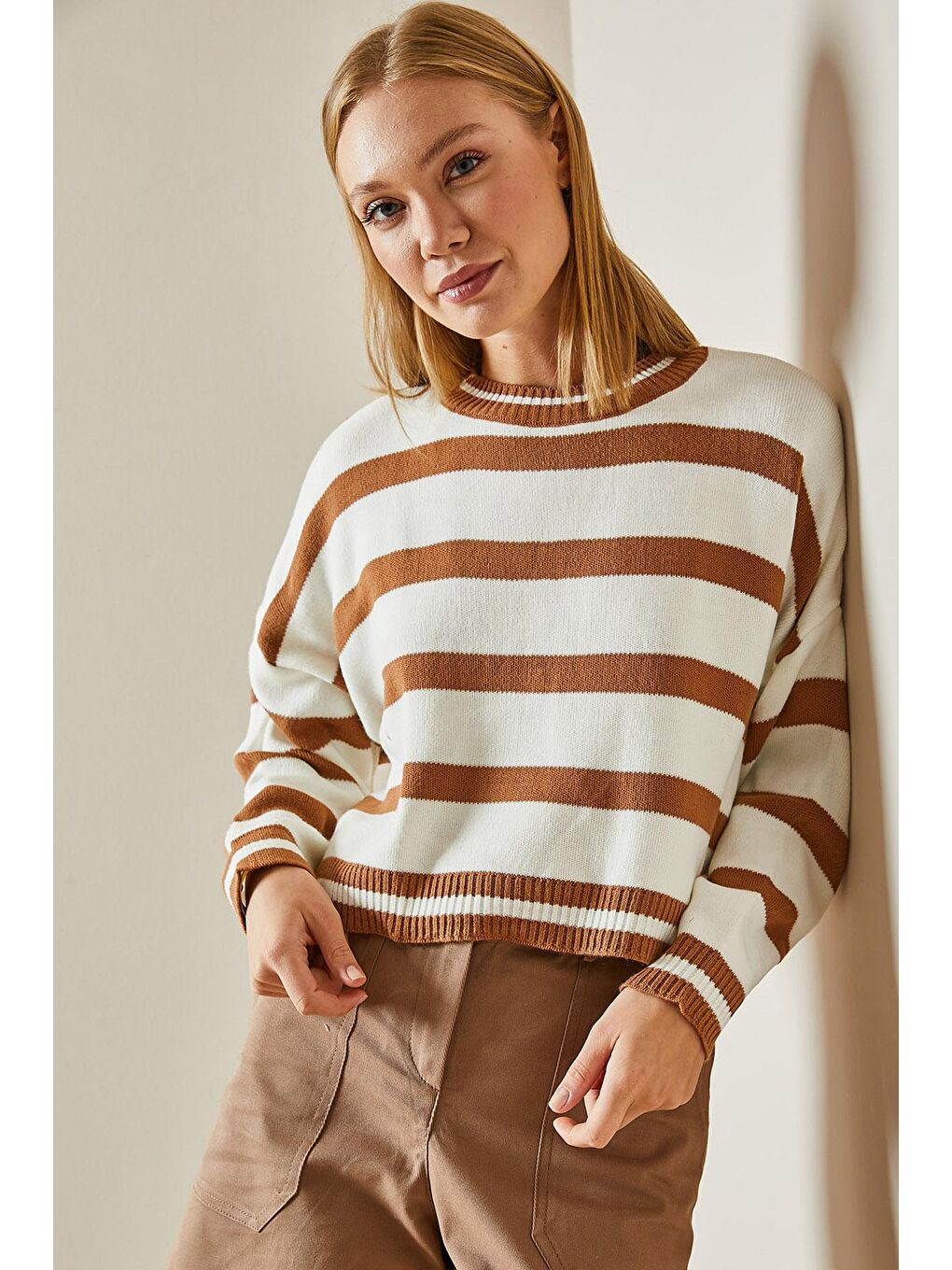 Kahverengi Taba Bisiklet Yaka Çizgili Crop Kazak 4KXK3-47589-30-3