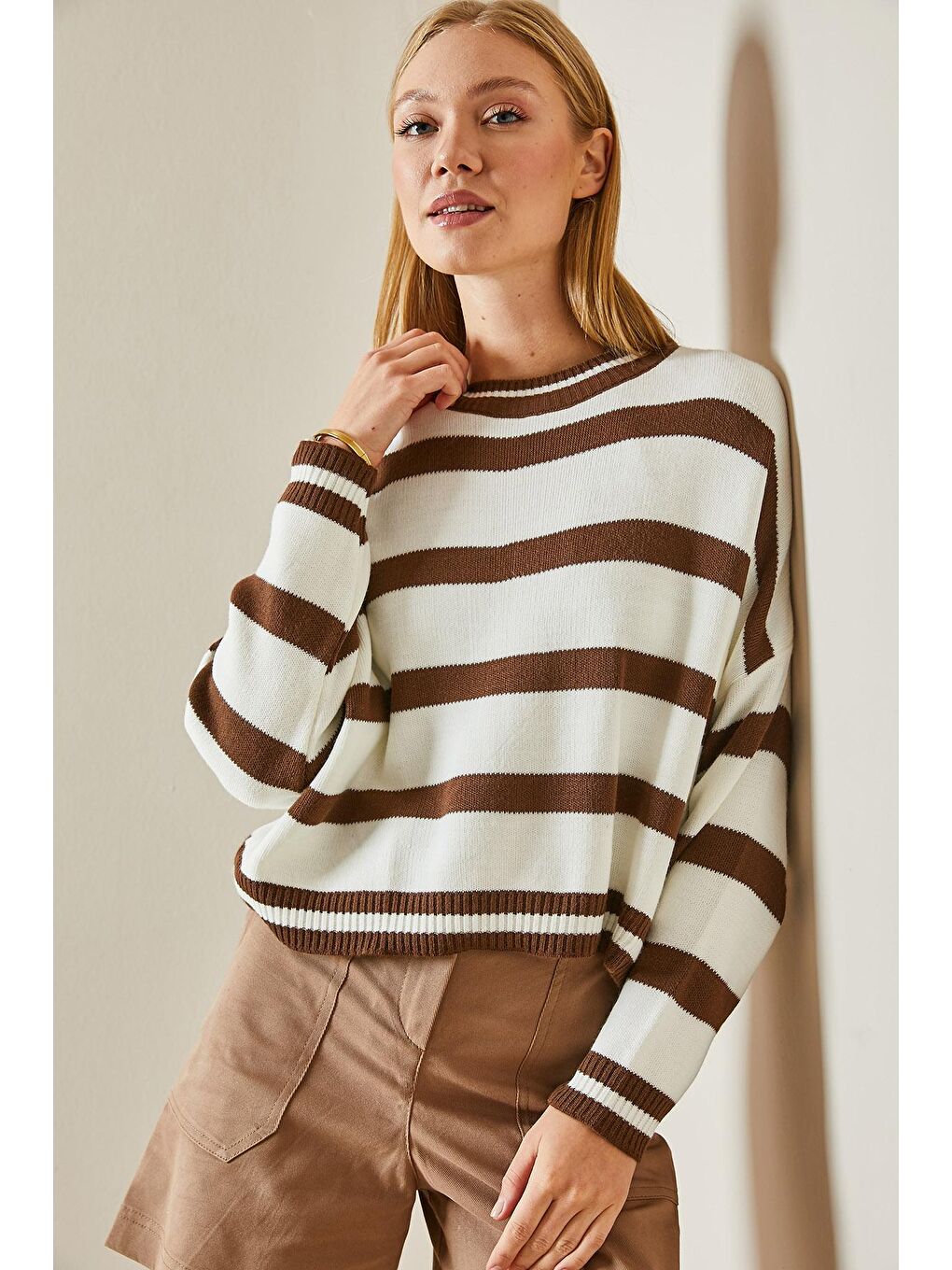 Kahverengi Bisiklet Yaka Çizgili Crop Kazak 4KXK3-47589-18-2