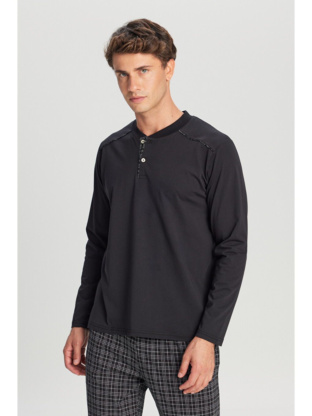 Erkek Siyah %100 Pamuk Standart Fit Hakim Yaka Desenli Cepli Pijama Takımı-1