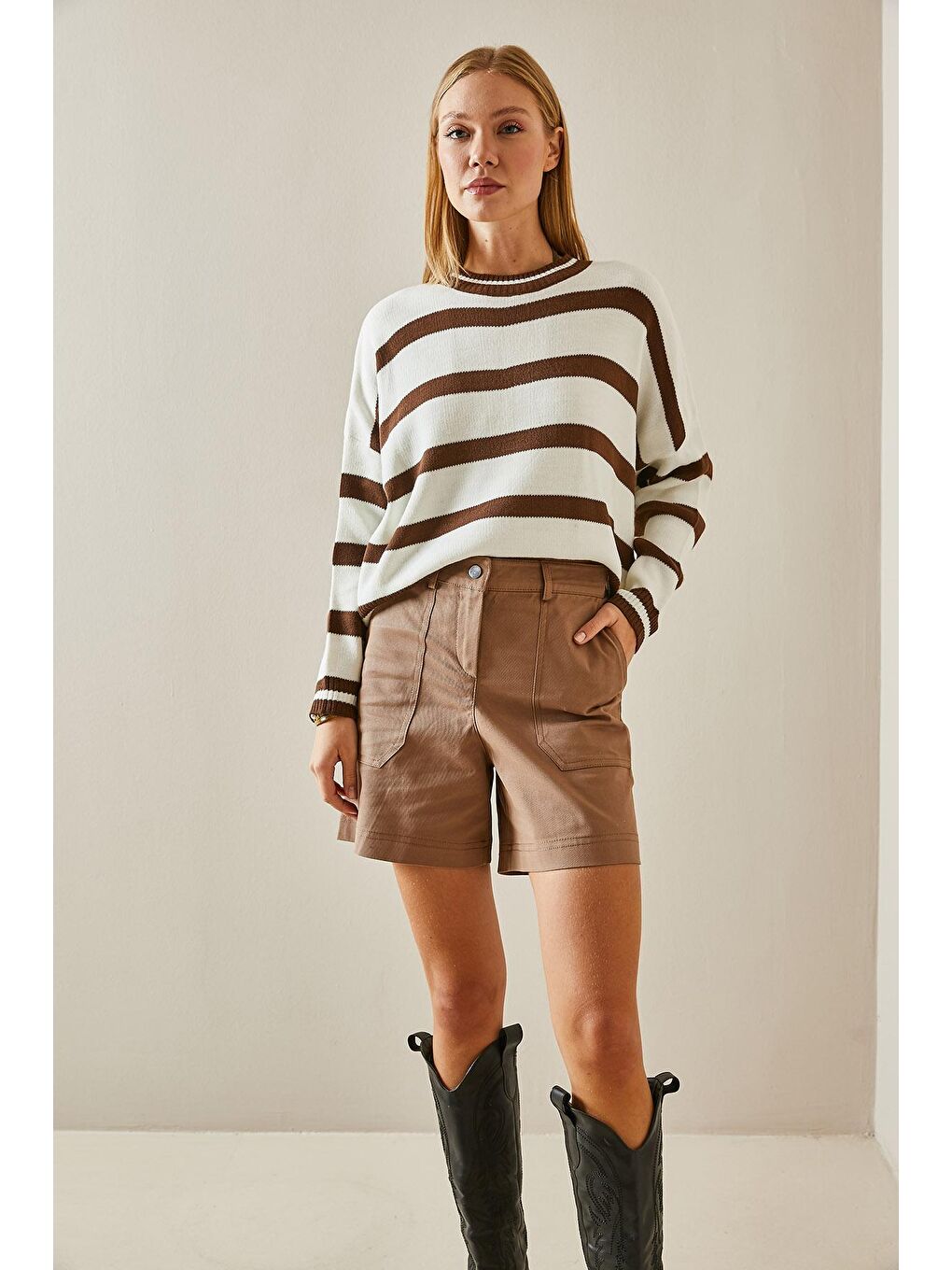 Kahverengi Bisiklet Yaka Çizgili Crop Kazak 4KXK3-47589-18-3