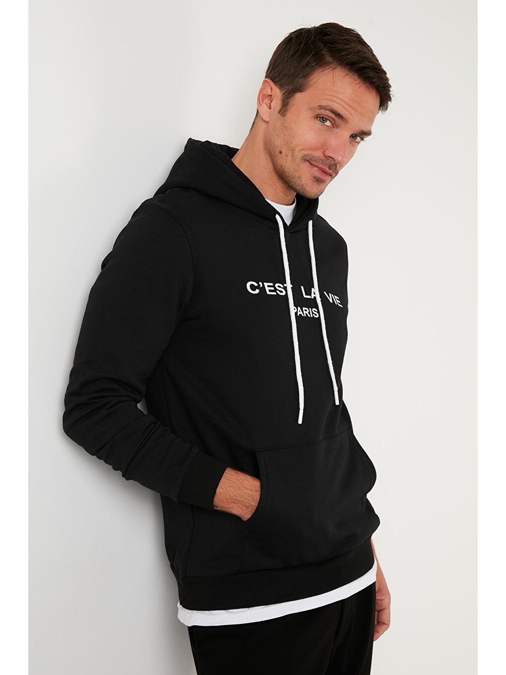 Siyah Slim Fit Kapüşonlu Kanguru Cepli İçi Tüylü Şardonlu Sweat 568R705-3