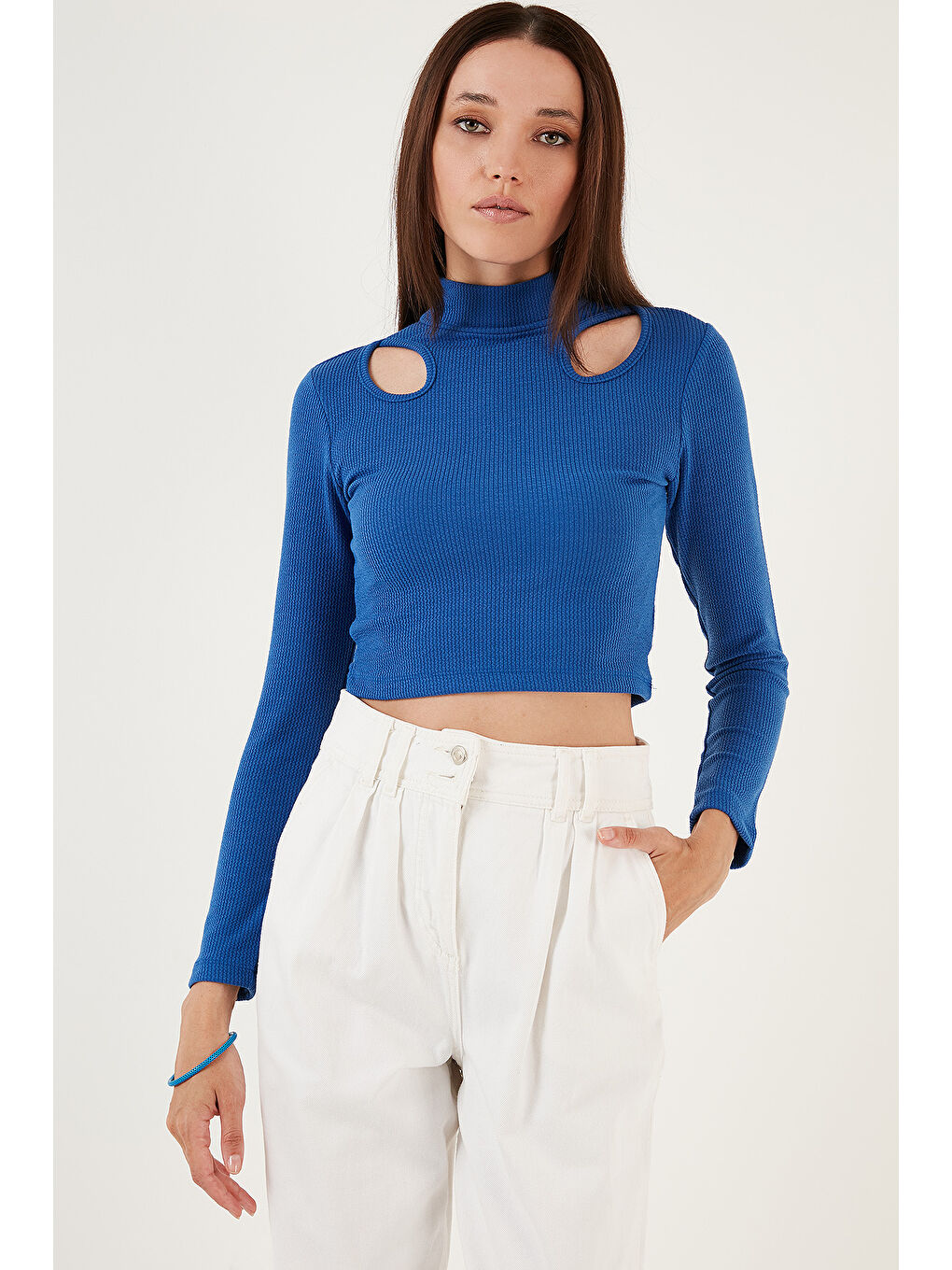 Mavi Esnek Slim Fit Cut Out Pencereli Dik Yaka Crop Bluz 5865348-5