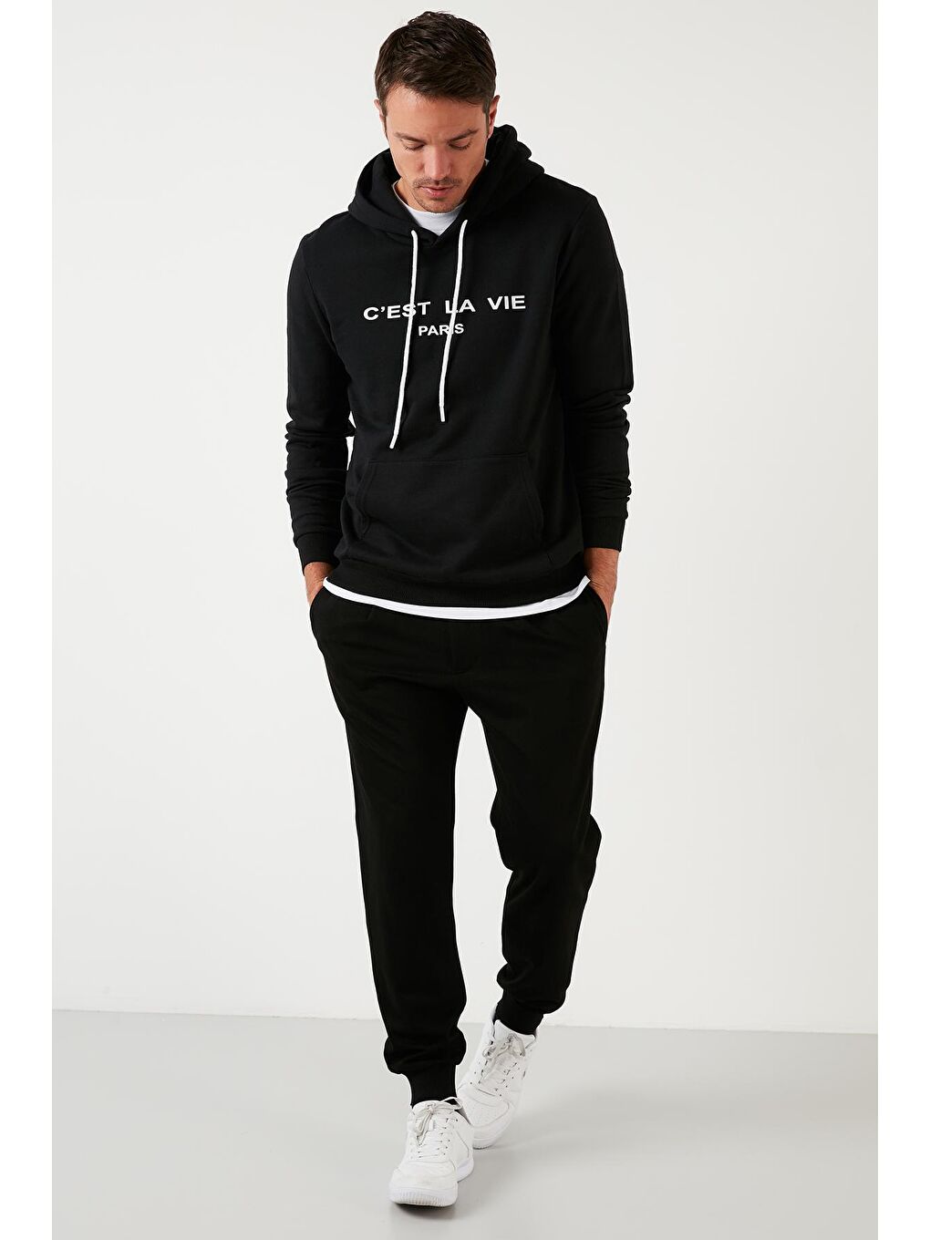 Siyah Slim Fit Kapüşonlu Kanguru Cepli İçi Tüylü Şardonlu Sweat 568R705-4