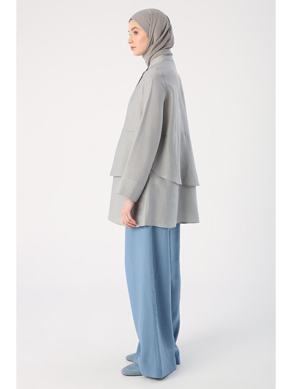 Gri Volanlı Hakim Yaka Yarım Patlı Tunik-2