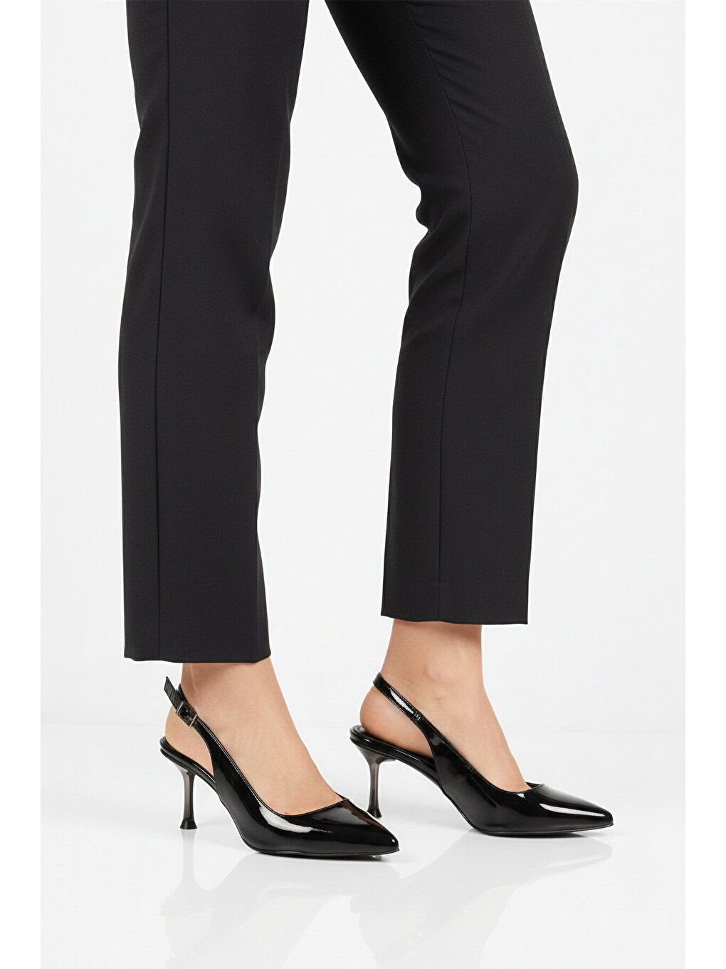 Siyah Rugan Geniş Kalıp İnce Topuklu Kadın Abiye Ayakkabı 653122 Z