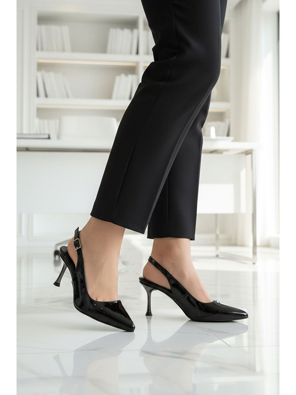 Siyah Rugan Geniş Kalıp İnce Topuklu Kadın Abiye Ayakkabı 653122 Z-2