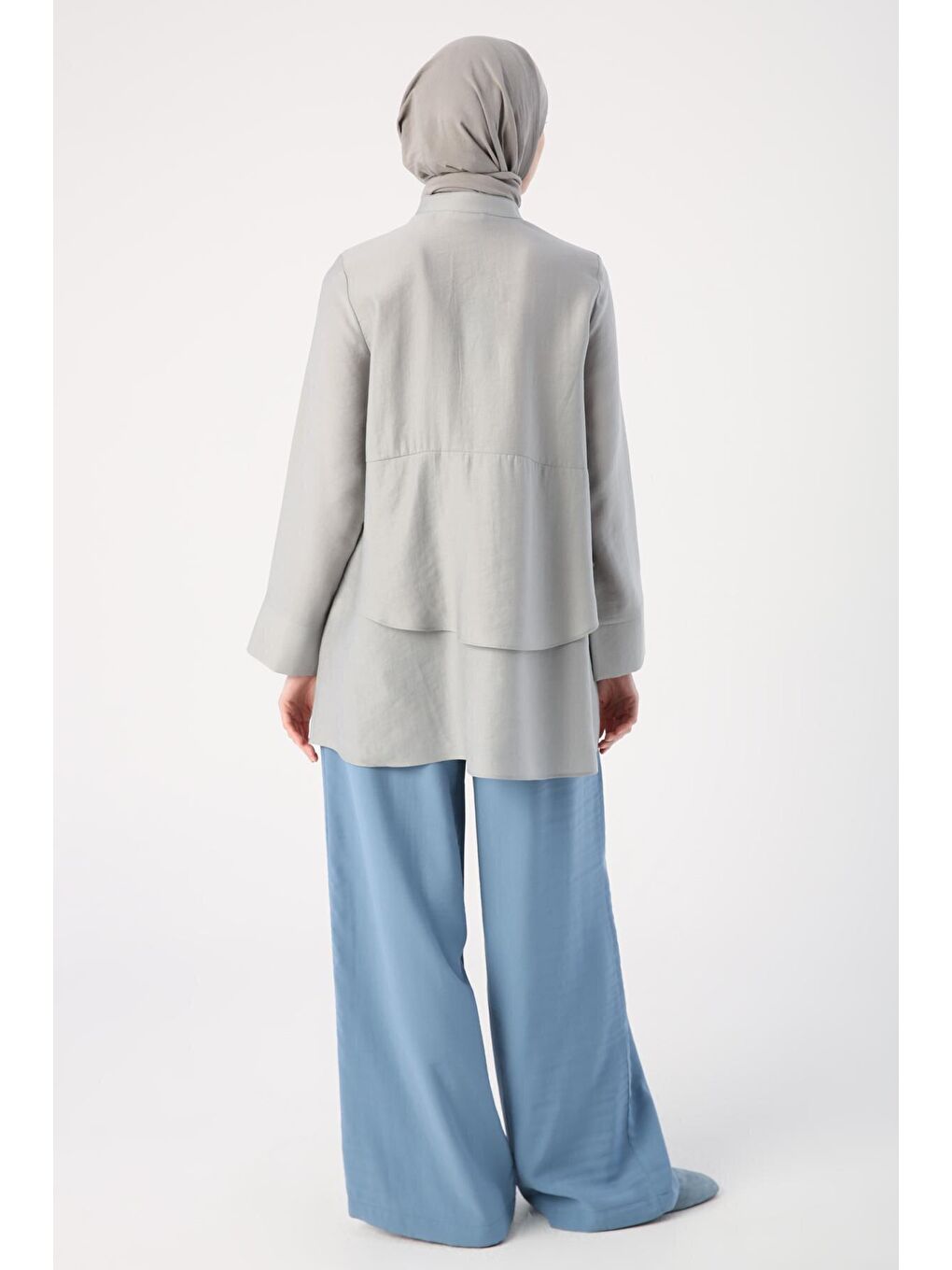 Gri Volanlı Hakim Yaka Yarım Patlı Tunik-3
