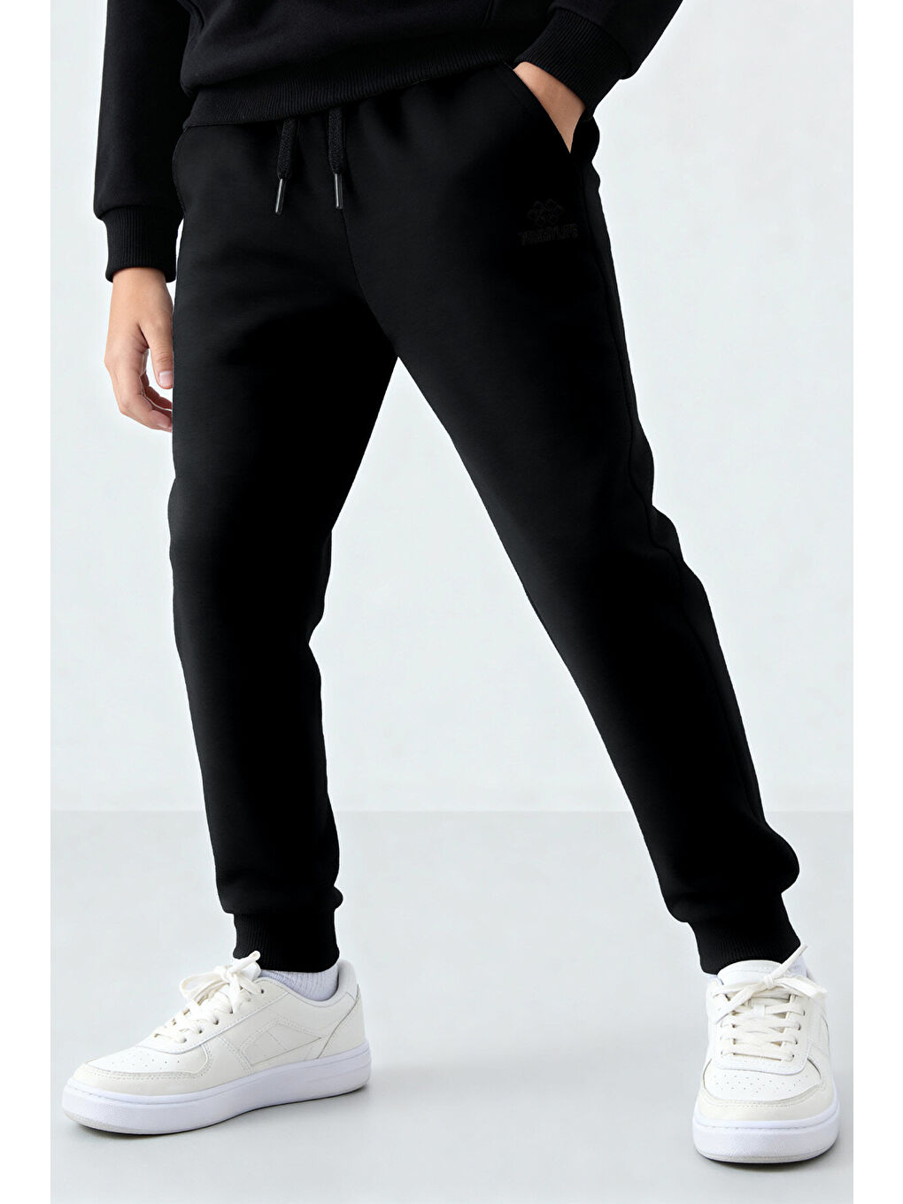 Siyah Standart Fit Manşetli İnce Erkek Çocuk Eşofman Alt - 11205-1