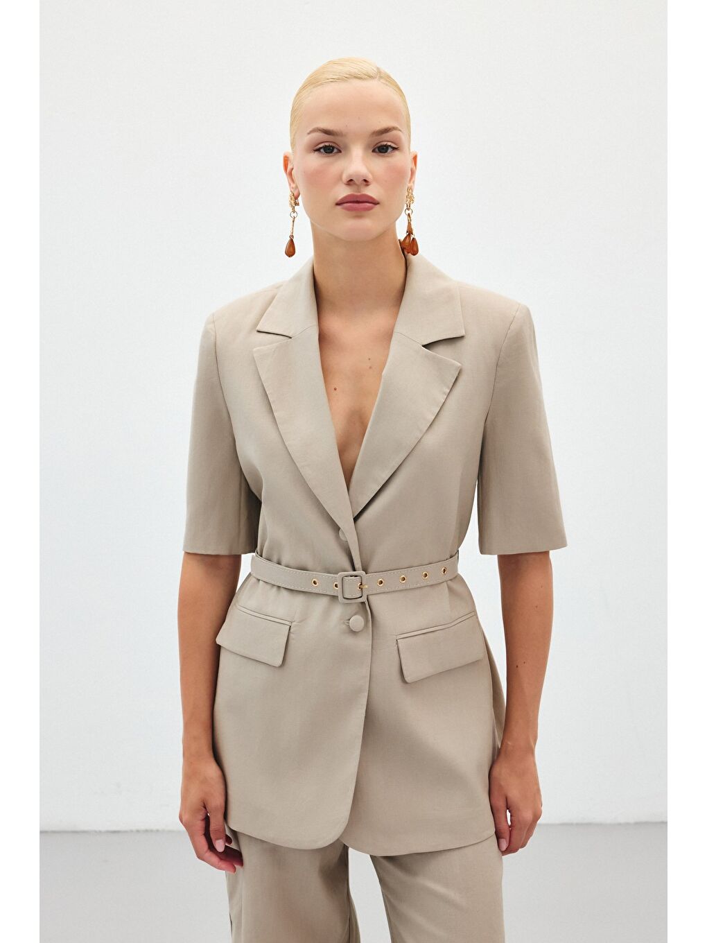 Bej Kısa Kollu Kemerli Ceket - Vizon-2
