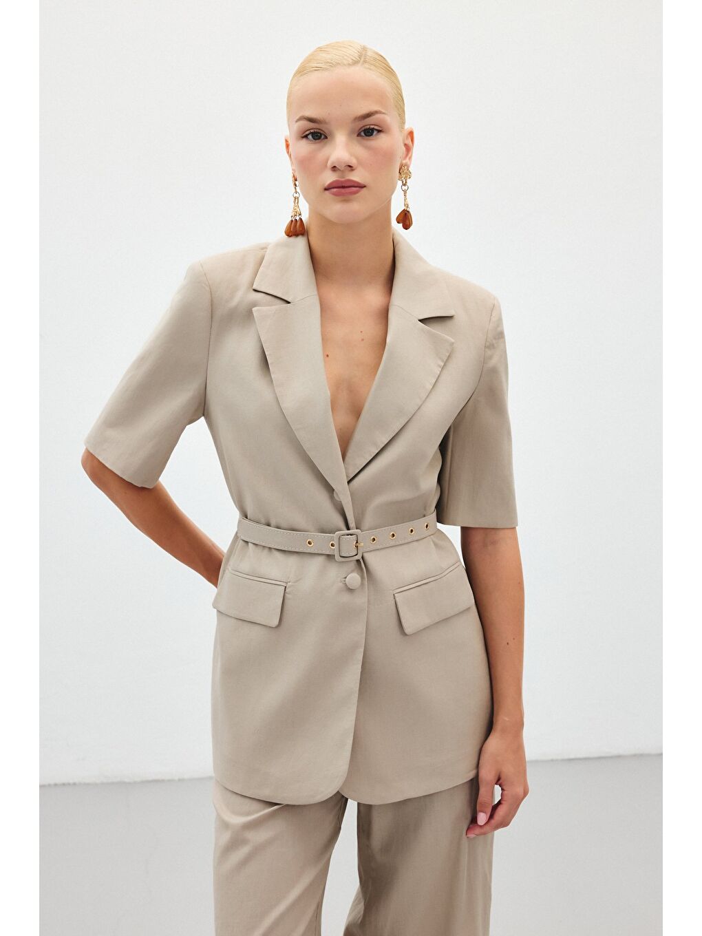 Bej Kısa Kollu Kemerli Ceket - Vizon-3