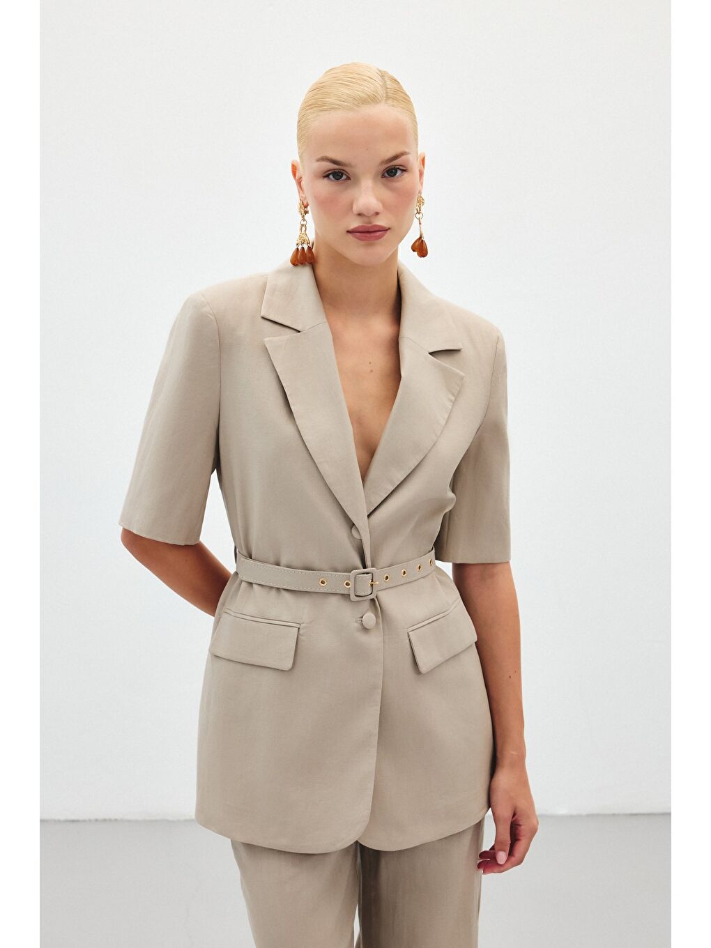 Bej Kısa Kollu Kemerli Ceket - Vizon-4
