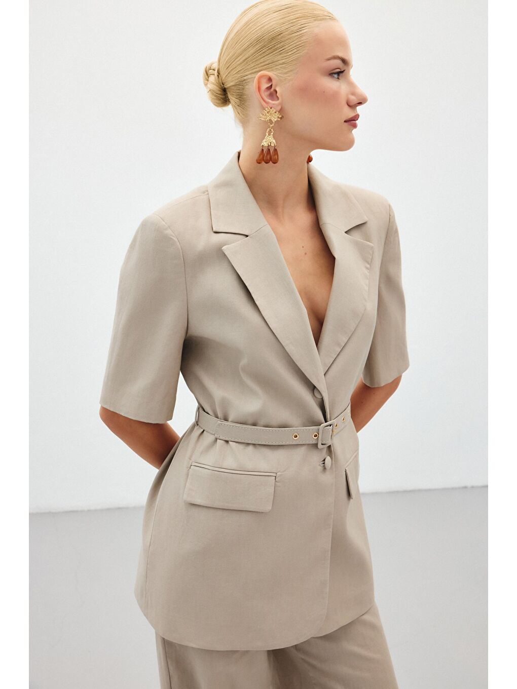 Bej Kısa Kollu Kemerli Ceket - Vizon-5