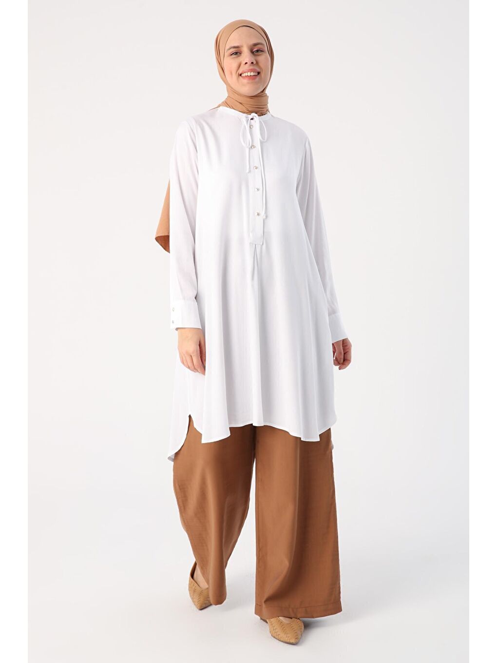 Beyaz Yakası Kanallı Yarım Patlı Viskon Tunik-1