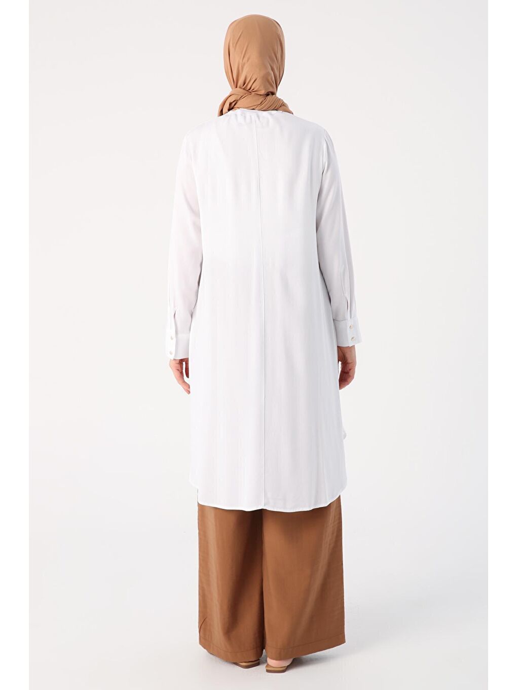 Beyaz Yakası Kanallı Yarım Patlı Viskon Tunik-3