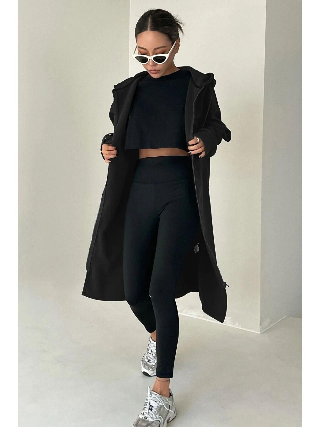 Kadın Siyah Oversize Cepsiz Uzun Kapüşonlu Hırka-3