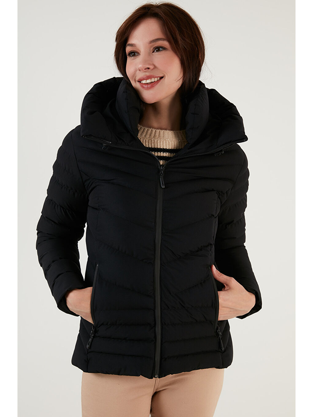 Siyah Kapüşonlu Dik Yakalı Cepli Dar Kesim Şişme Kadın Mont 6274121-6