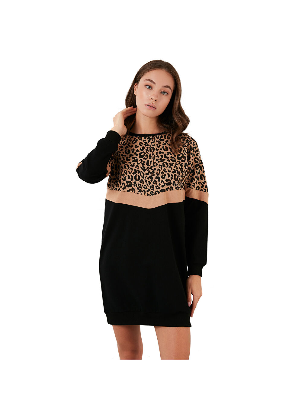 Siyah Leopar Desenli Renk Bloklu Bisiklet Yaka Tesettür Tunik 5863604-6