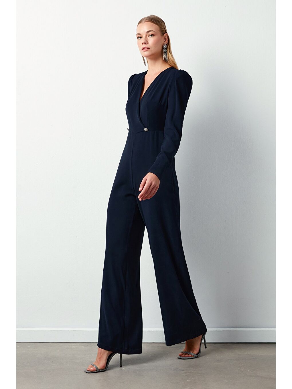 Kruvaze Süs Taşlı Krep Tulum - Lacivert