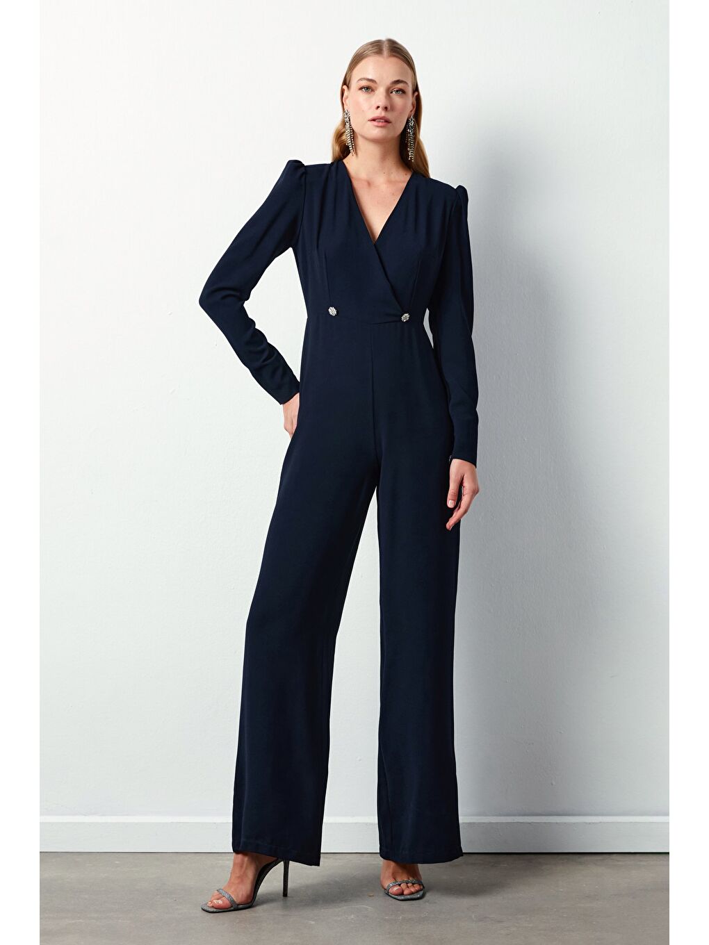 Kruvaze Süs Taşlı Krep Tulum - Lacivert-1