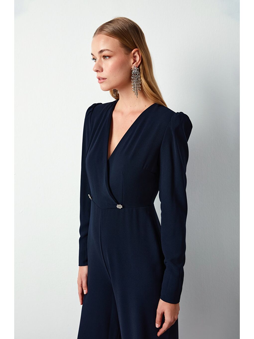 Kruvaze Süs Taşlı Krep Tulum - Lacivert-4