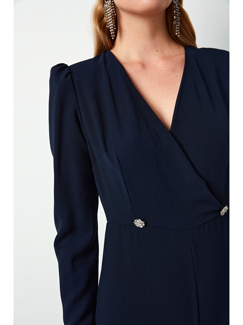 Kruvaze Süs Taşlı Krep Tulum - Lacivert-5