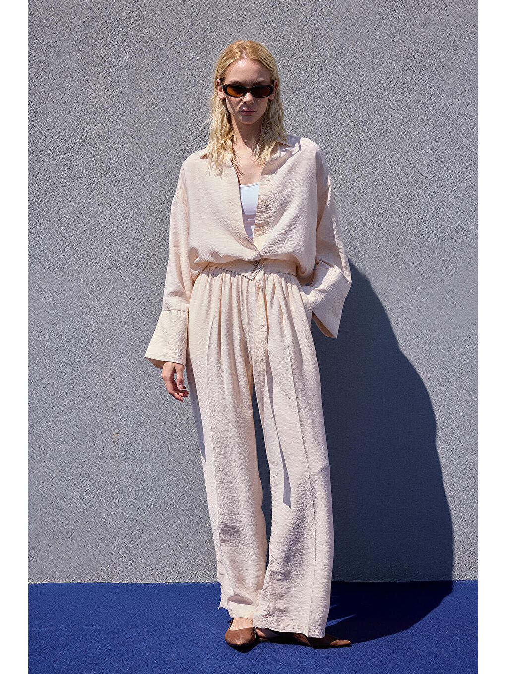 Bej Kuşaklı Gömlek Yaka Pantolon Takım