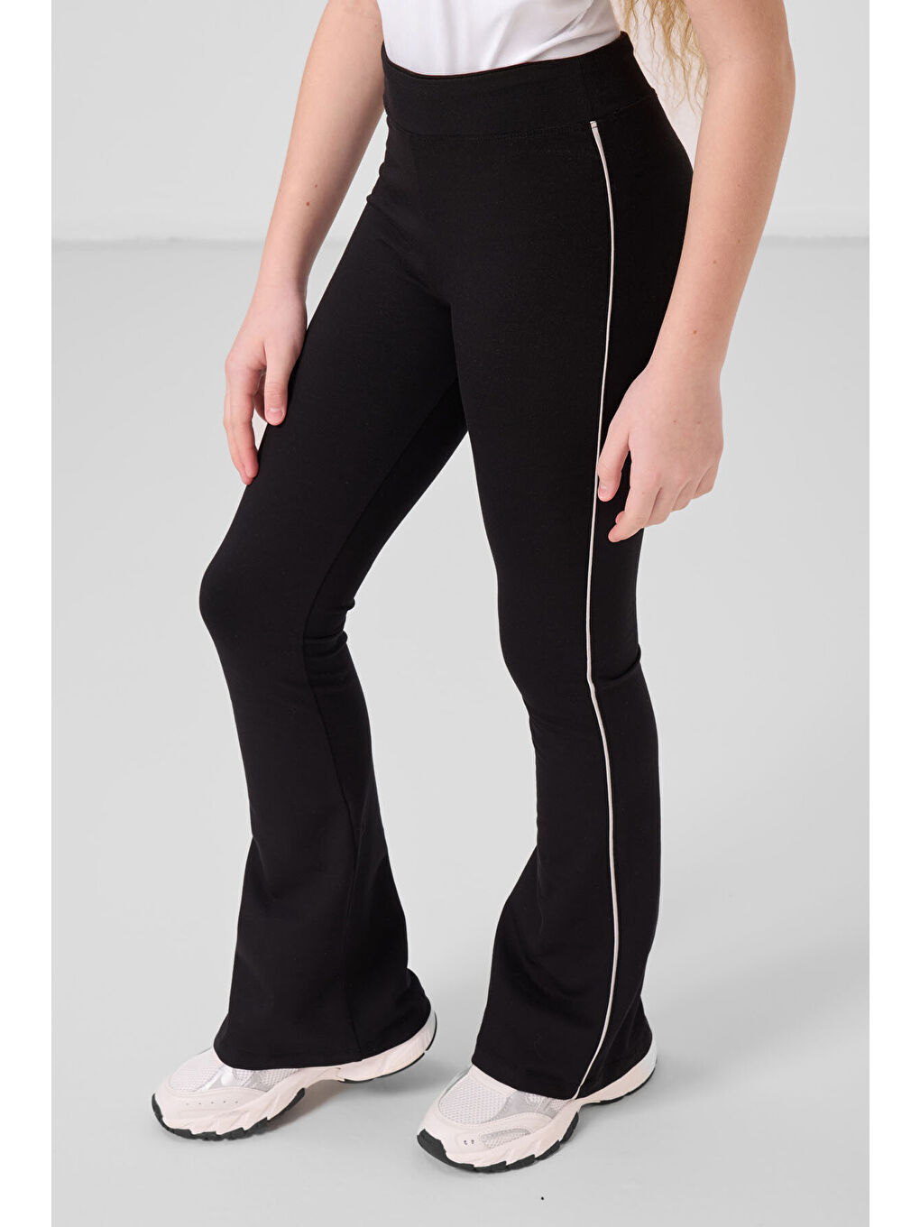 Bej Taş-Siyah Pamuklu O Yaka Standart Fit Basic İspanyol Paça Kız Çocuk Tayt Takım - 75192-1