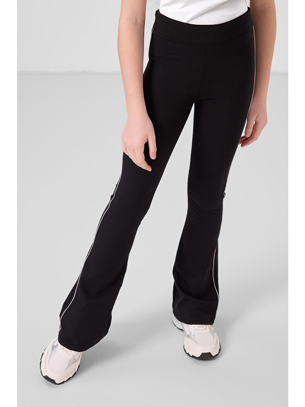 Bej Taş-Siyah Pamuklu O Yaka Standart Fit Basic İspanyol Paça Kız Çocuk Tayt Takım - 75192-3