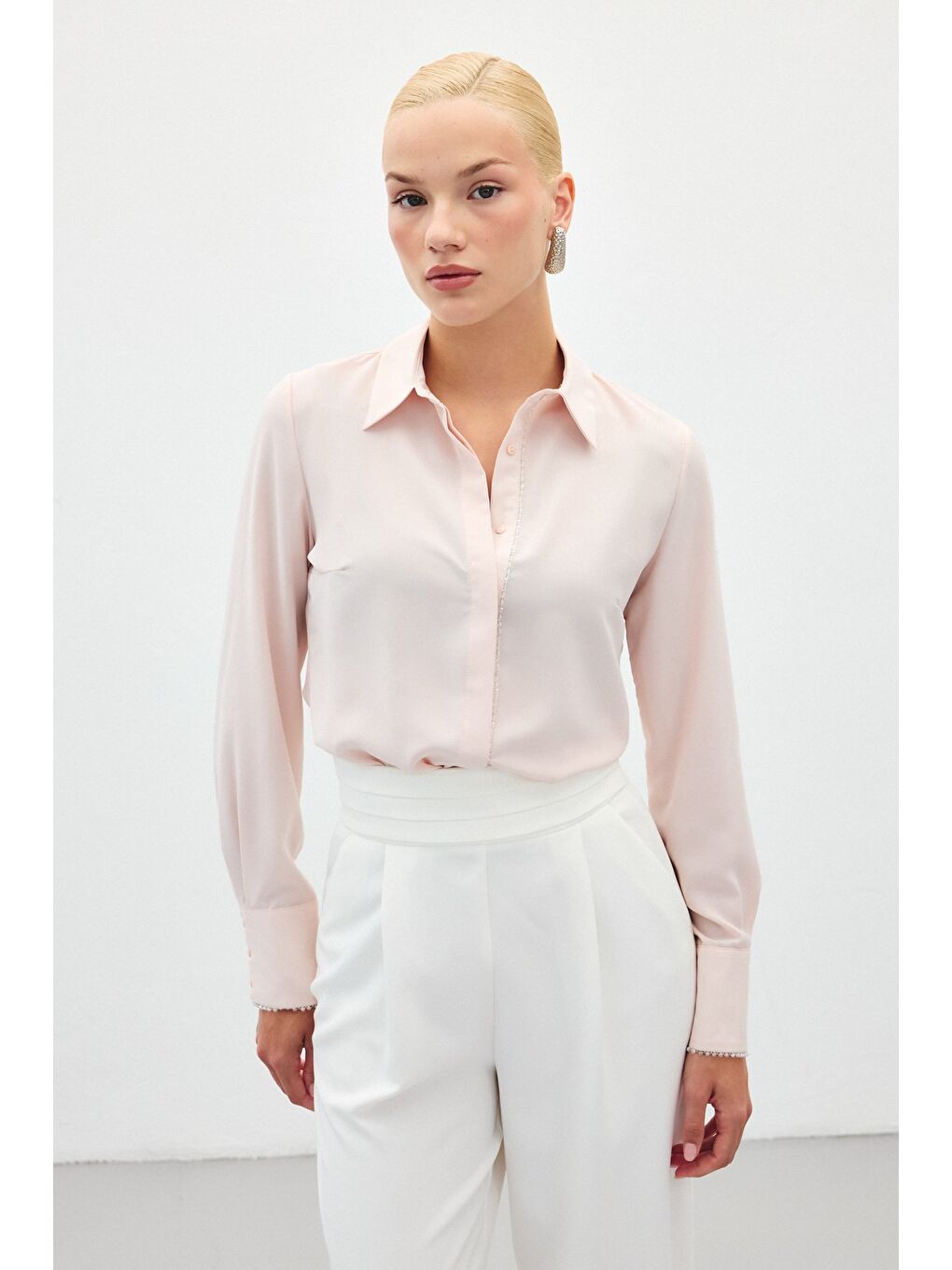 Pembe Boncuk Aksesuarlı Gömlek - Pudra-1