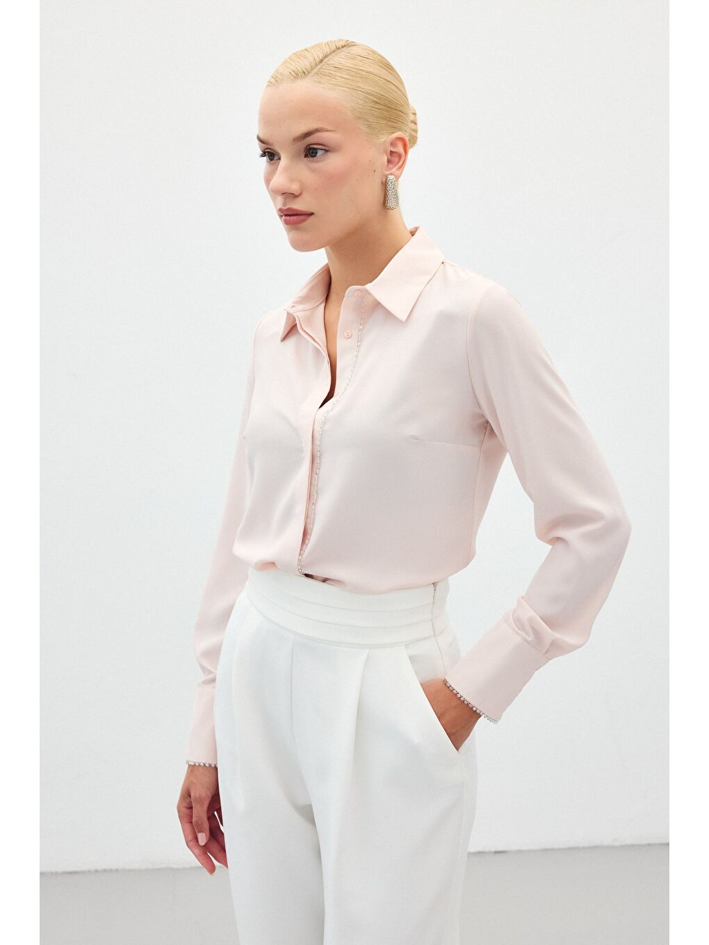 Pembe Boncuk Aksesuarlı Gömlek - Pudra-4