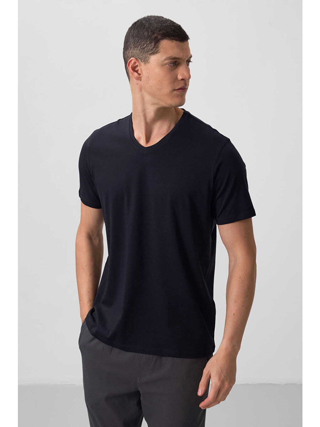 Standart Fit Basic V Yaka 2'li Paket Siyah-Lacivert Erkek Tişört - 87912-1