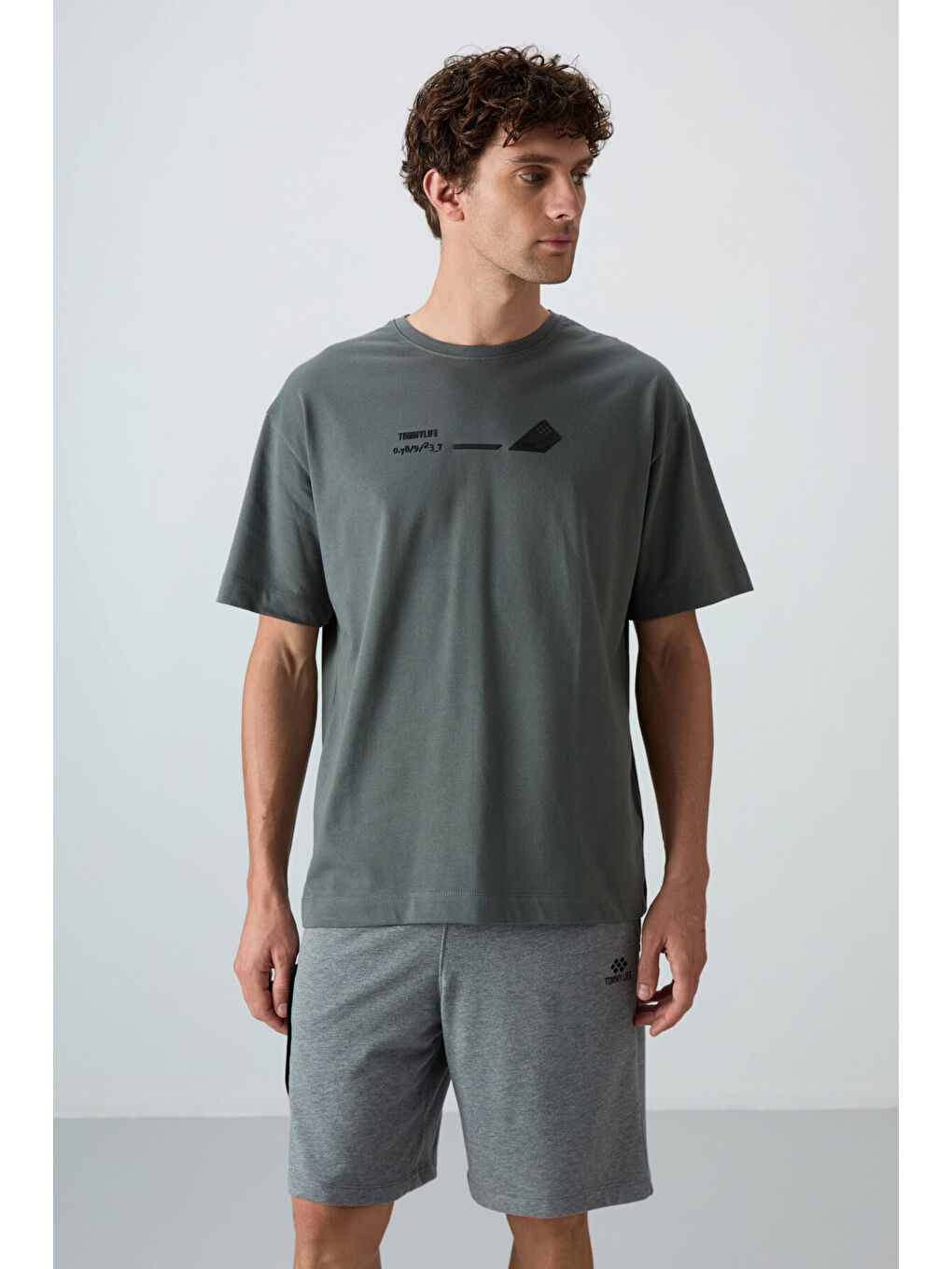 Haki Pamuklu Kalın Yumuşak Dokulu Oversize Fit Baskılı Erkek Tişört - 88330-3