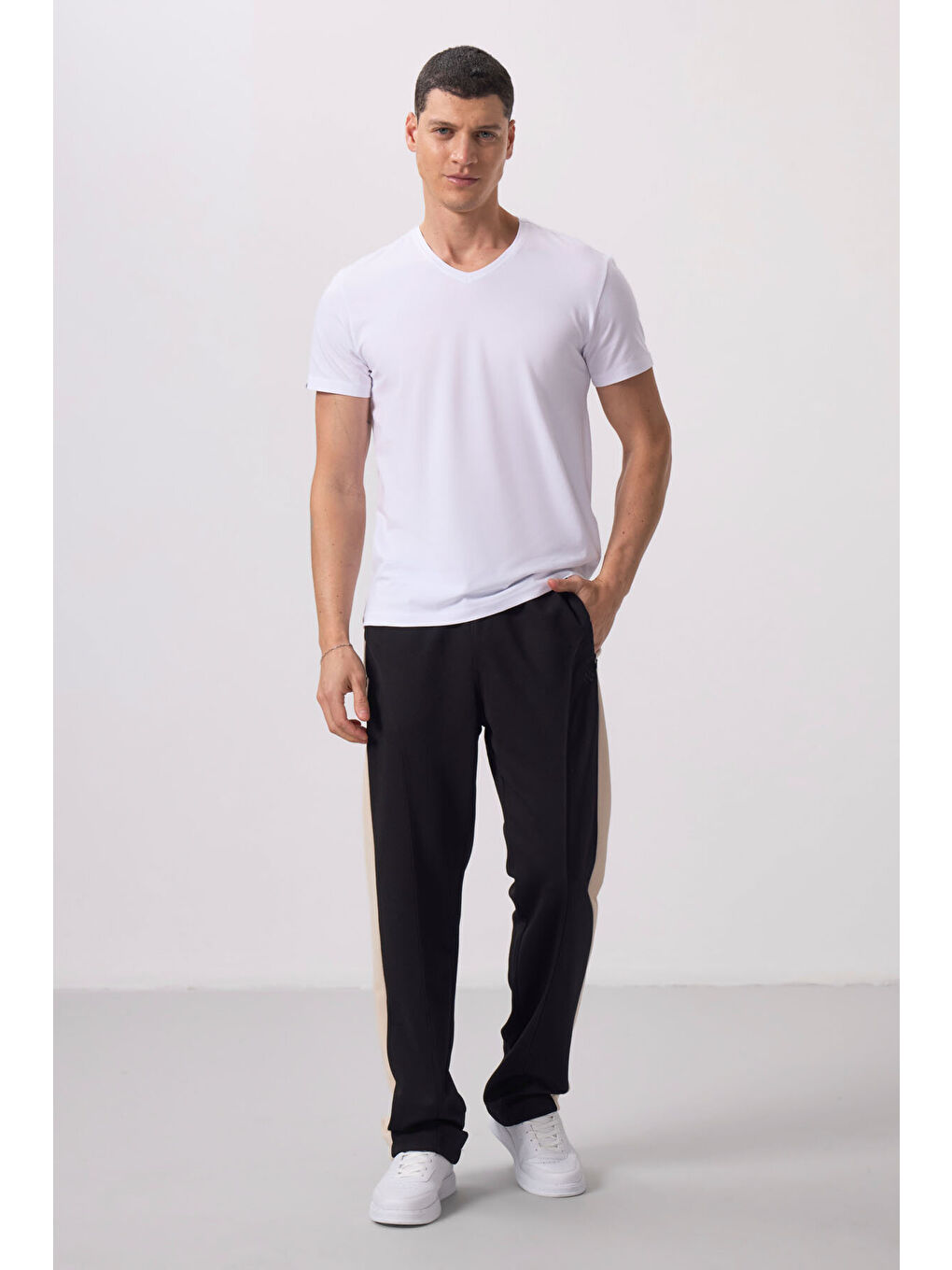 Standart Fit Basic V Yaka 2li Paket Siyah-Beyaz Erkek T-Shirt - 87912-2