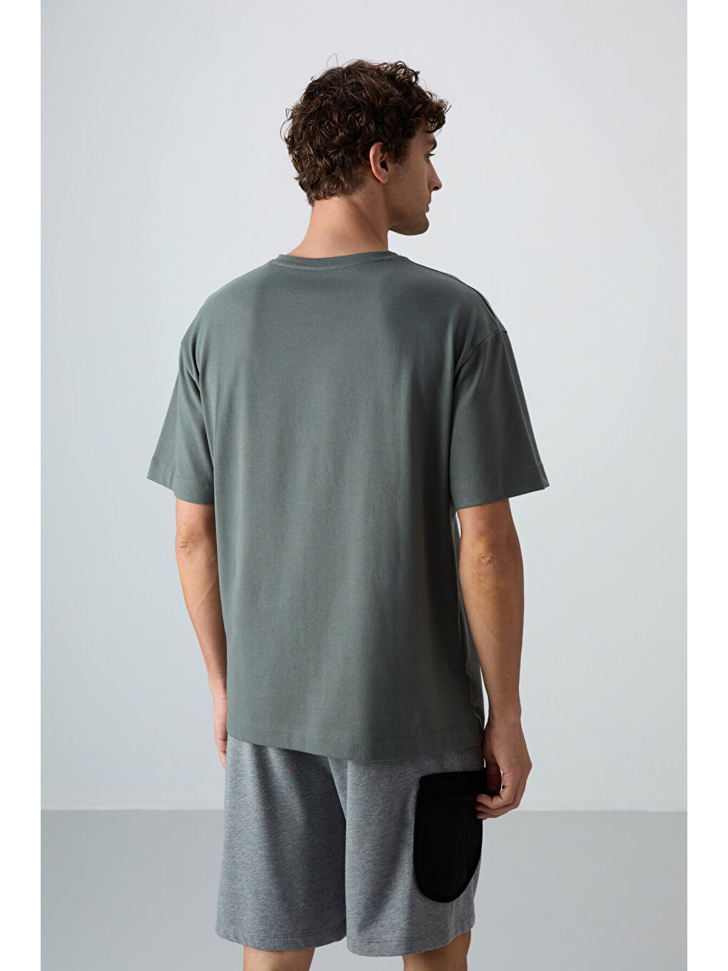 Haki Pamuklu Kalın Yumuşak Dokulu Oversize Fit Baskılı Erkek Tişört - 88330-4