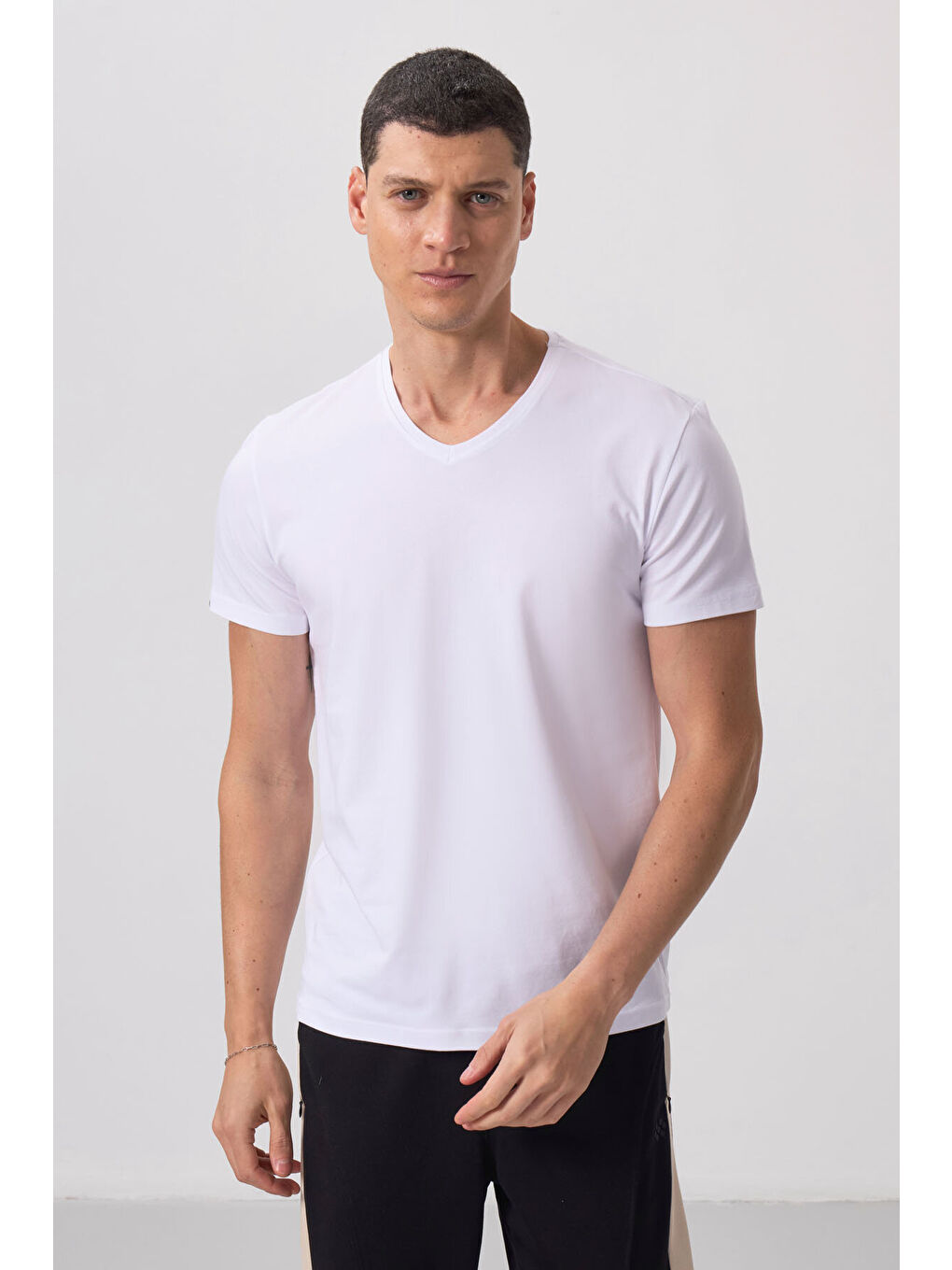 Standart Fit Basic V Yaka 2li Paket Siyah-Beyaz Erkek T-Shirt - 87912-4