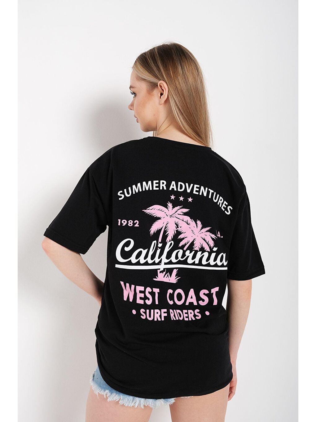 Trendseninle Kadın Siyah Oversize California Baskılı Tişört - 1