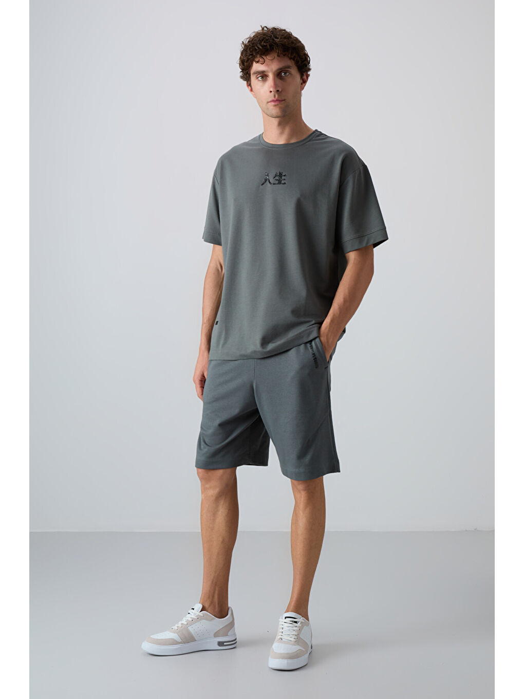 Haki Pamuklu Kalın Yumuşak Dokulu Oversize Fit Baskılı Erkek Tişört - 88342-4