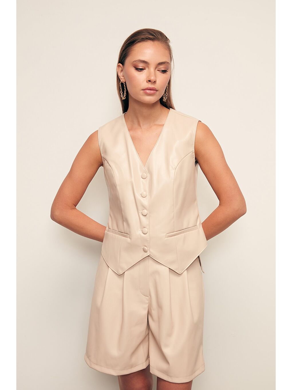 Bej Düğme Detaylı Deri Yelek - Taş-2