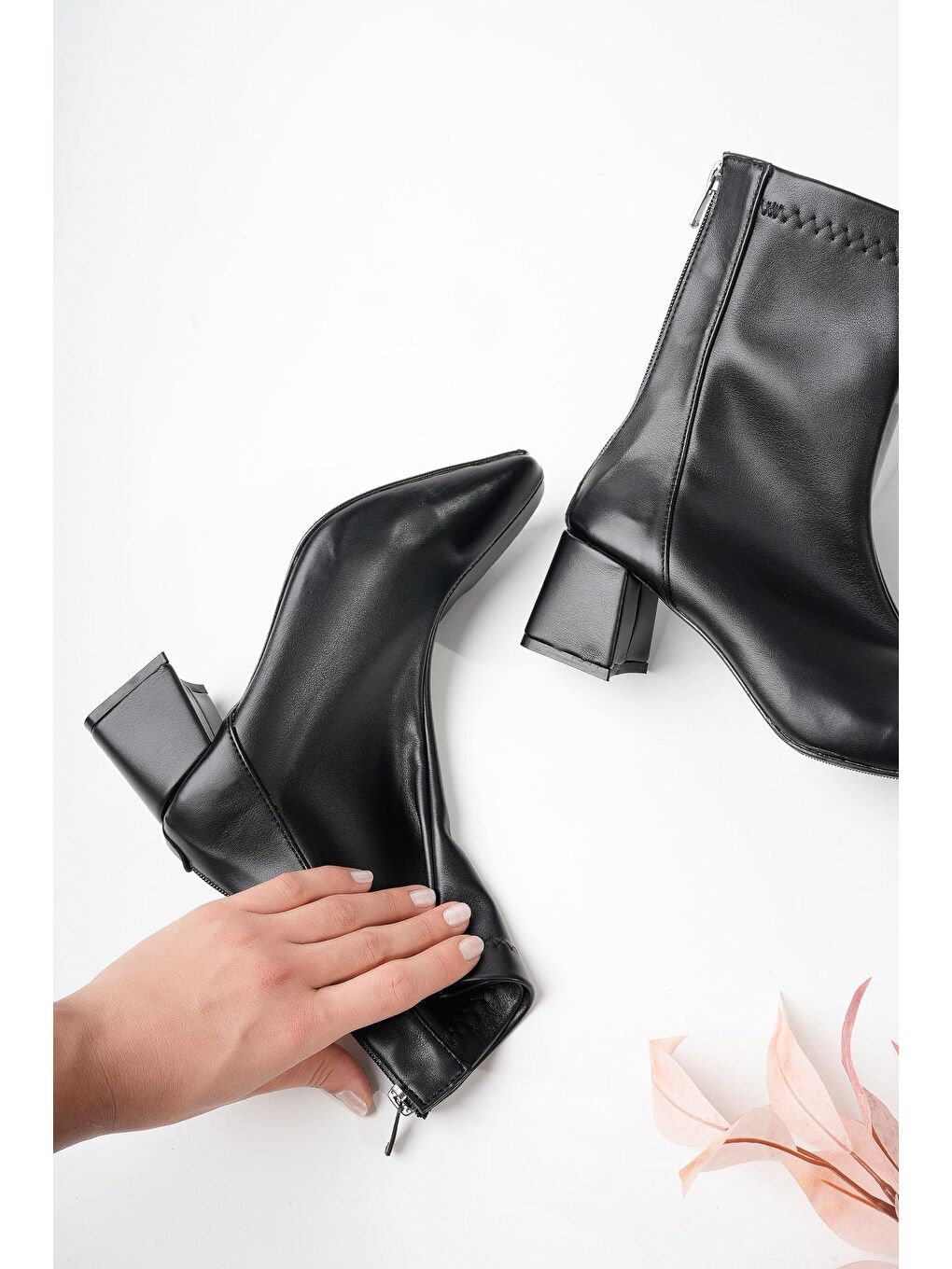 Siyah SASHA Küt Burun Arkadan Fermuarlı Kadın Topuklu Bot-1