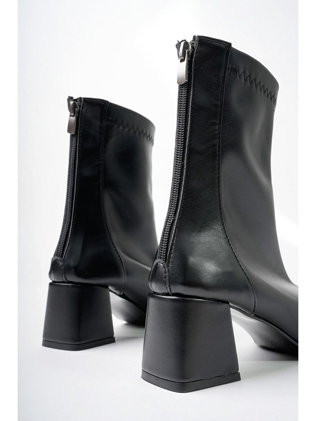 Siyah SASHA Küt Burun Arkadan Fermuarlı Kadın Topuklu Bot-2