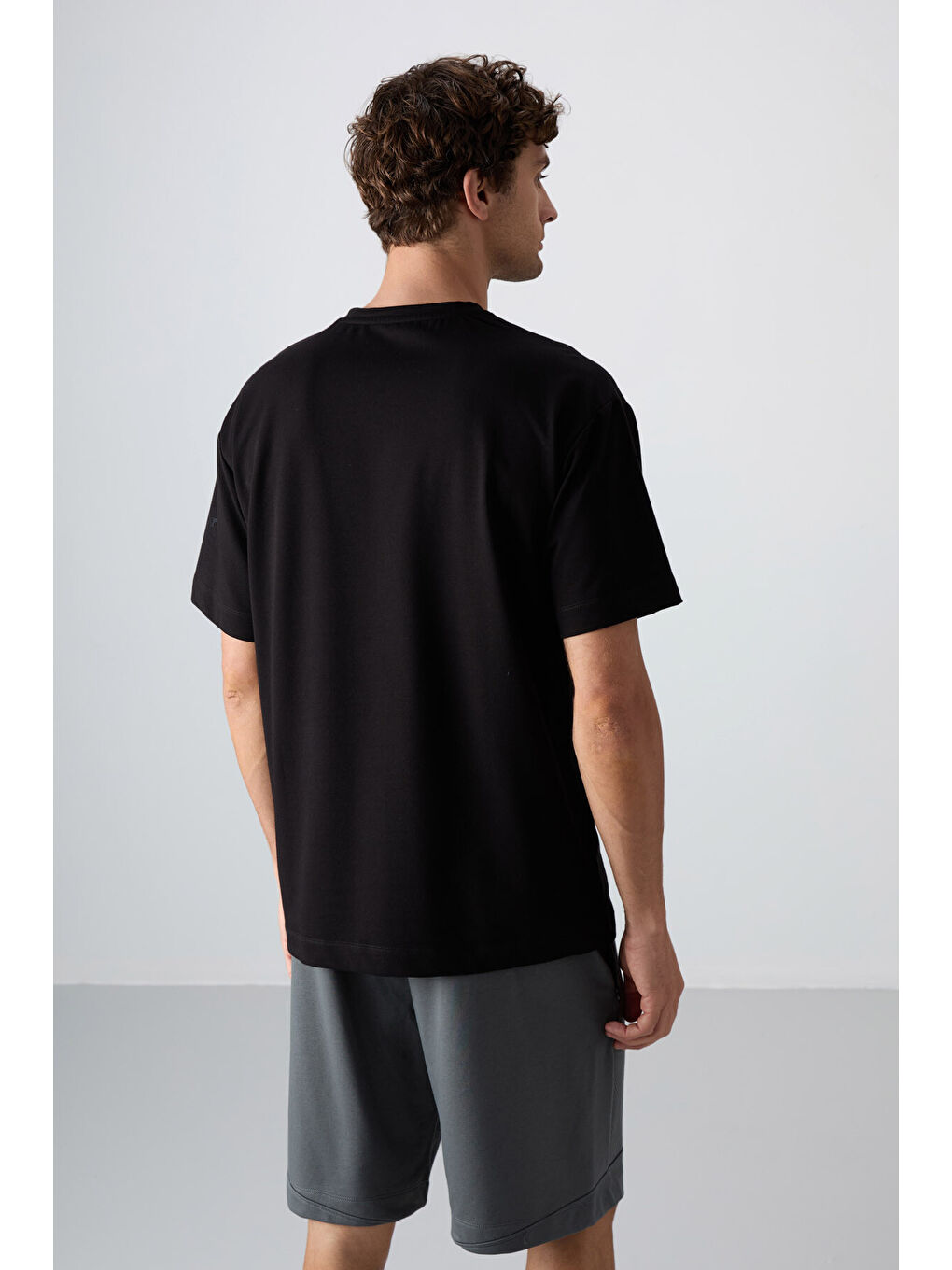 Siyah Pamuklu Kalın Yumuşak Dokulu Oversize Fit Baskılı Erkek Tişört - 88343-4