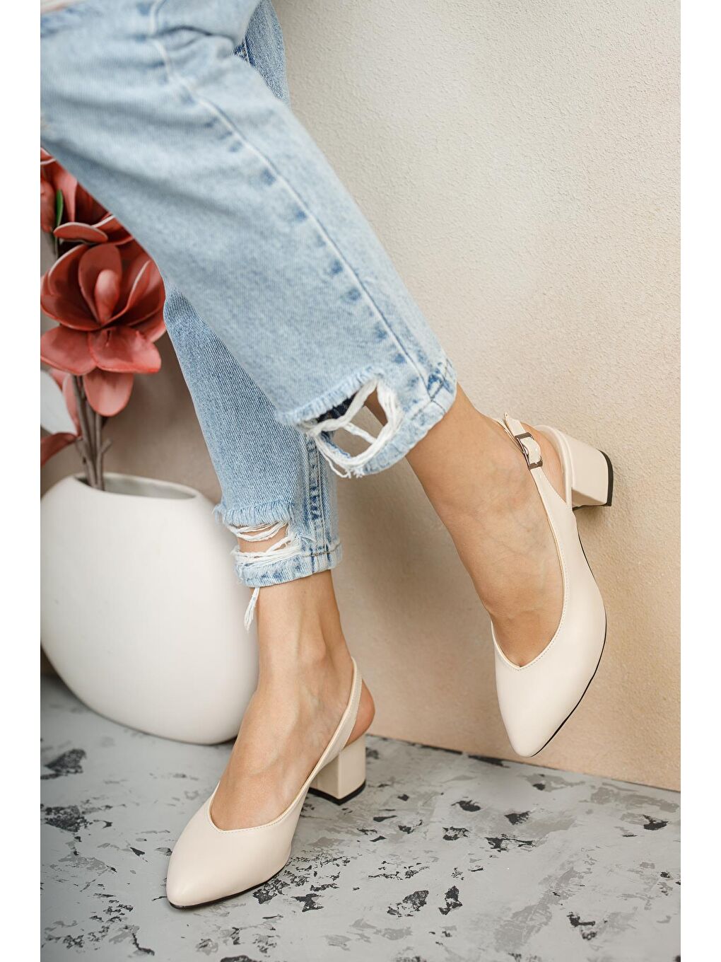 Ekru W0711 Kadın Arkası Açık Klasik Günlük Tarz Şık ve Rahat Topuklu Ayakkabı