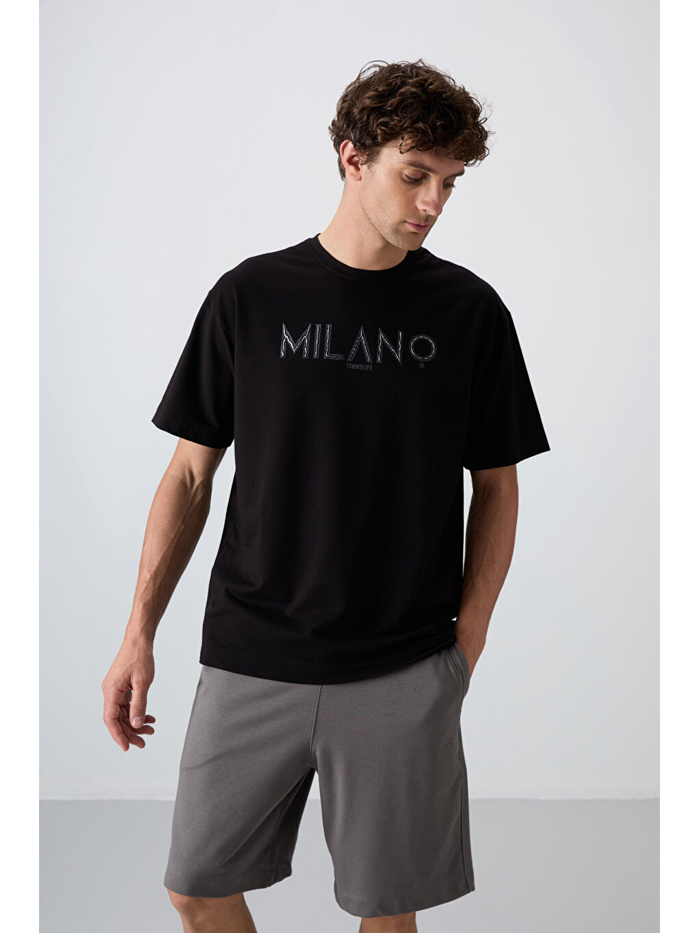Siyah Pamuklu Kalın Yumuşak Dokulu Oversize Fit Baskılı Erkek Tişört - 88345-3