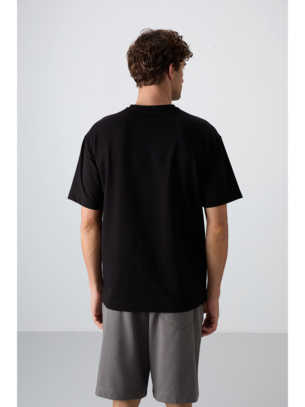 Siyah Pamuklu Kalın Yumuşak Dokulu Oversize Fit Baskılı Erkek Tişört - 88345-4