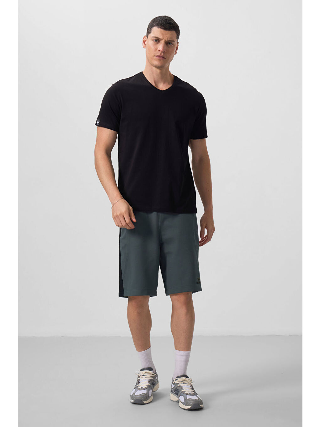 Standart Fit Basic V Yaka  3lü Paket Siyah Erkek T-Shirt  87912-3