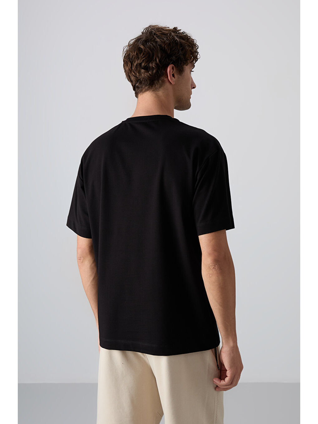 Siyah Pamuklu Kalın Yumuşak Dokulu Oversize Fit Baskılı Erkek Tişört - 88344-4