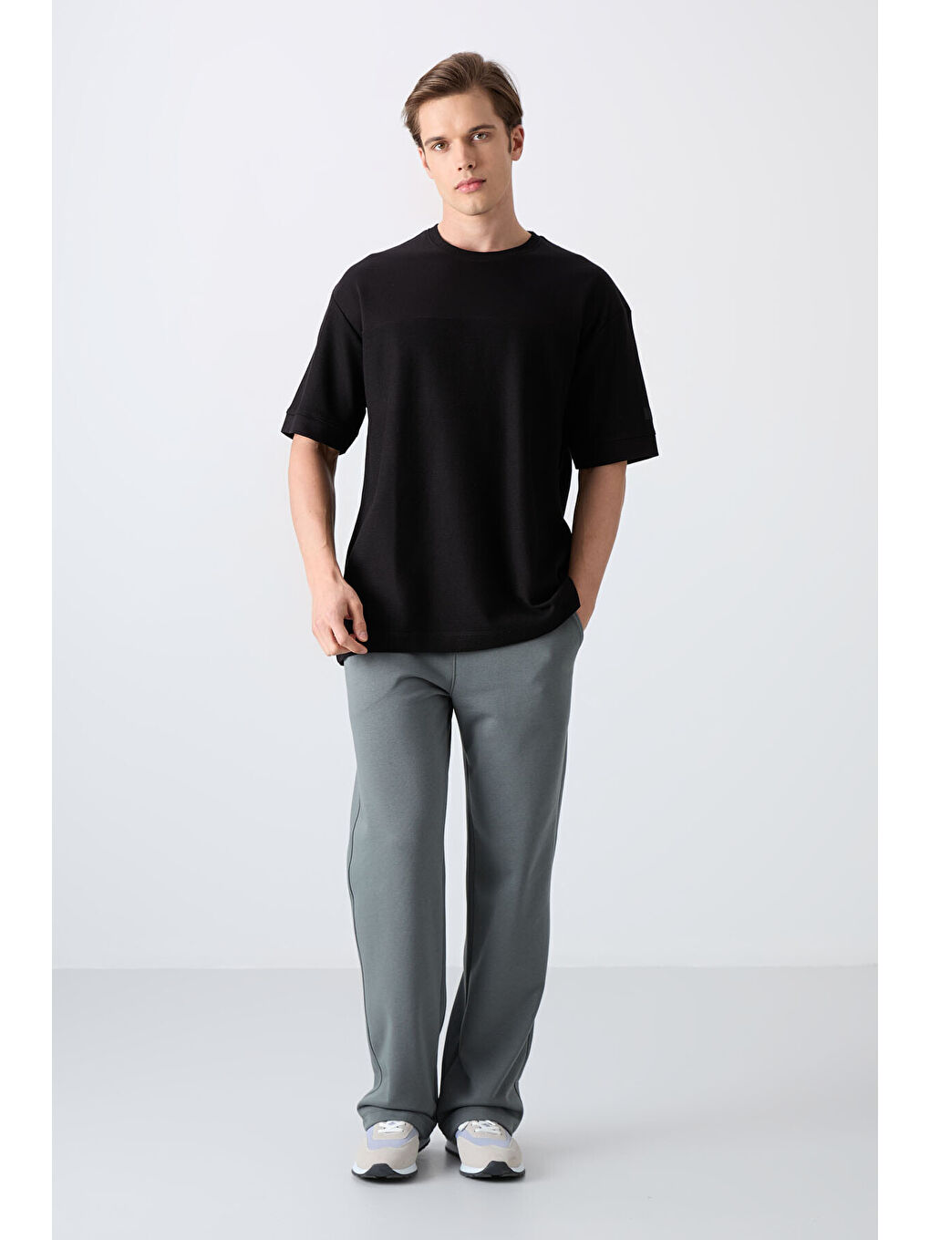 Siyah Pamuklu Kalın Yüzeyi Dokulu Oversize Fit Basic Erkek Tişört - 88340-1