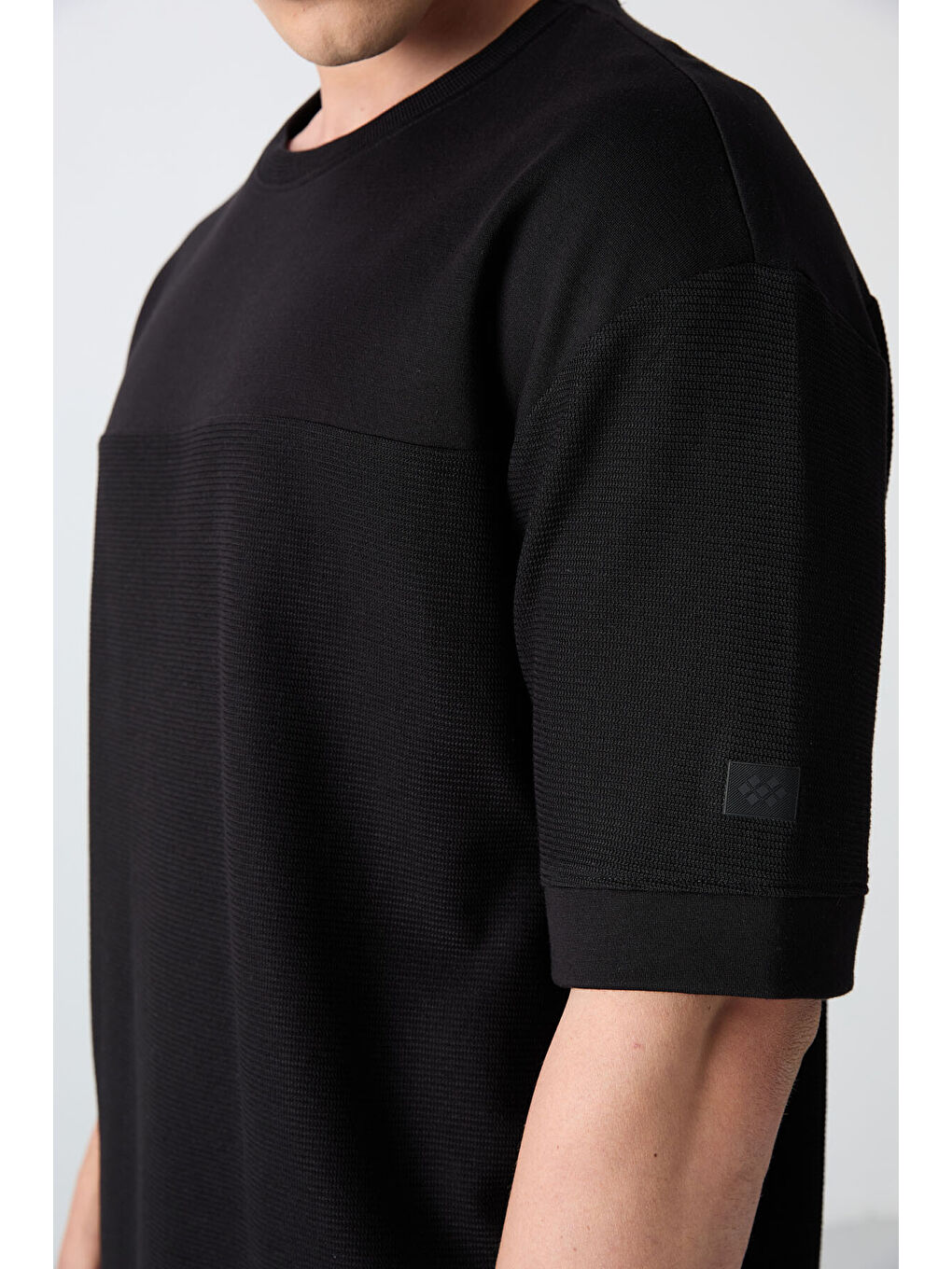 Siyah Pamuklu Kalın Yüzeyi Dokulu Oversize Fit Basic Erkek Tişört - 88340-2